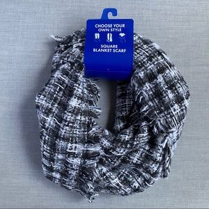 SOLD Apt. 9 Black & White Plaid Chunky Knit Square Blanket Fringe Scarf